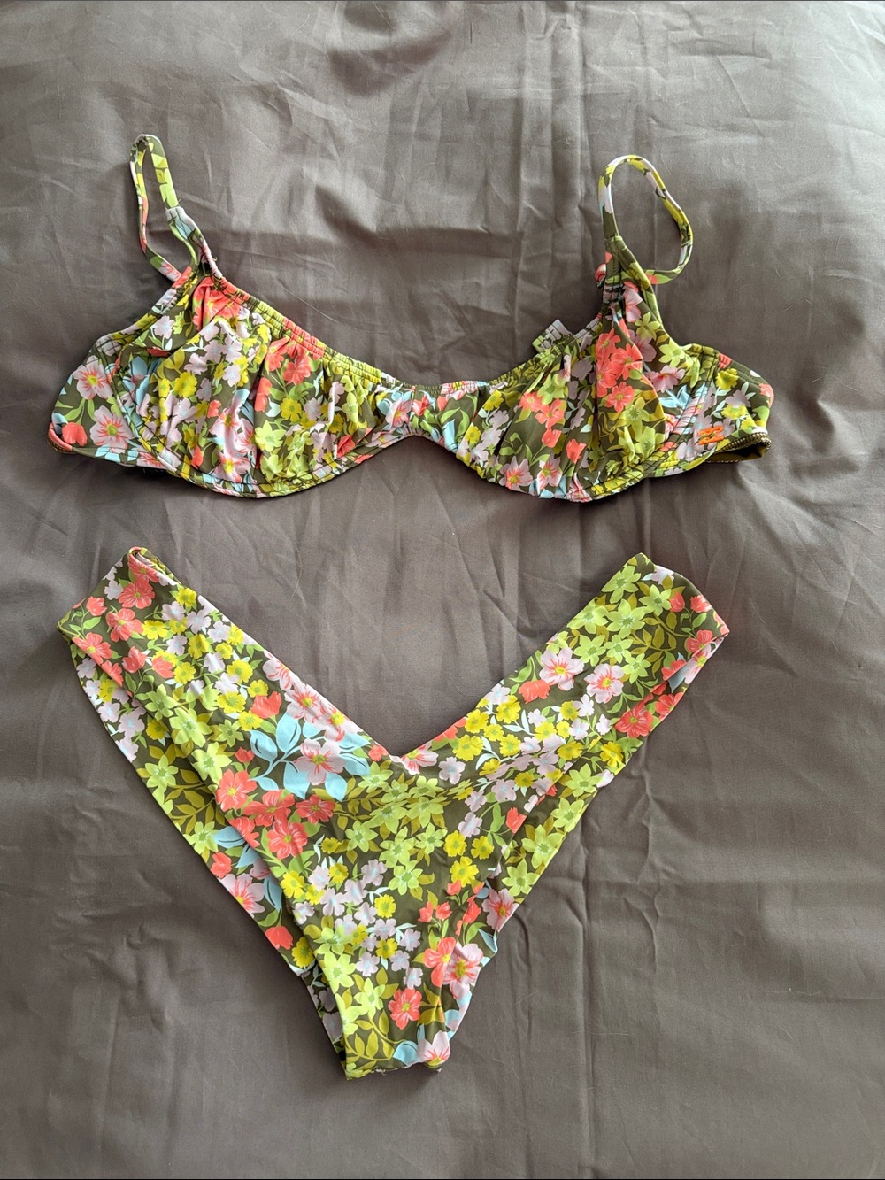 Billabong floral suit